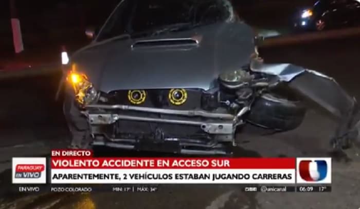 Carrera sobre Acceso Sur acaba con choque