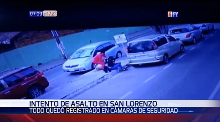Mujer se resiste a un asalto y logran detener al delincuente