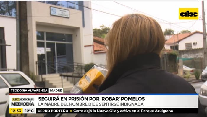 Robo de pomelo “es muy poca cosa”, afirma madre de procesado