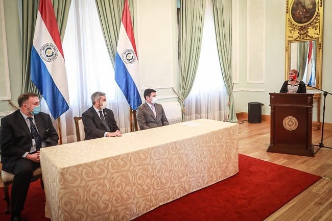 Entregan títulos de propiedad a más de 500 familias campesinas