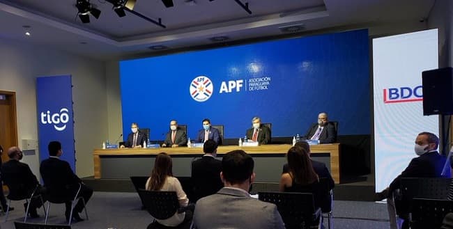 Tigo confirma exclusividad de transmisiones del fútbol por tres años