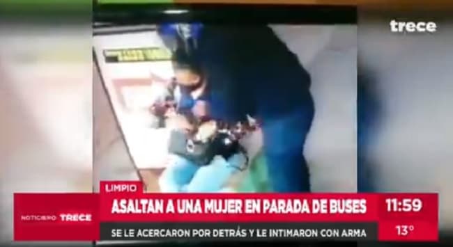 Motochorros sorprenden a mujer y se llevan sus pertenencias