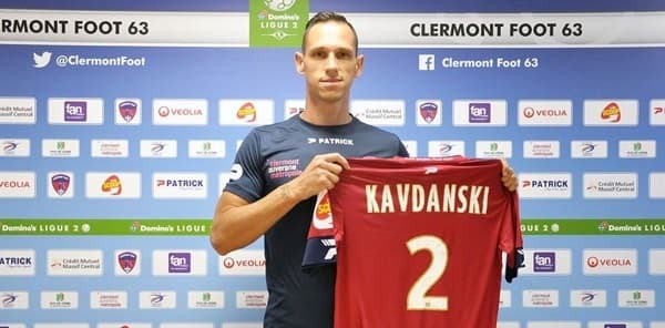 Futbolista jugó con Covid-19 positivo y contagió a 20 personas