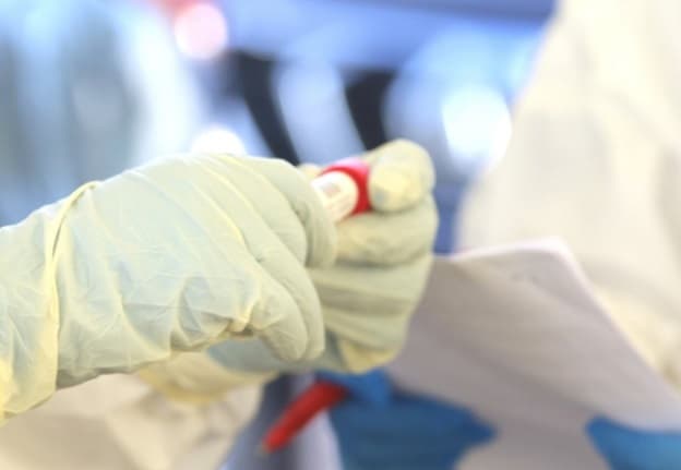 Confirman nuevo récord de 2.605 casos positivos de coronavirus