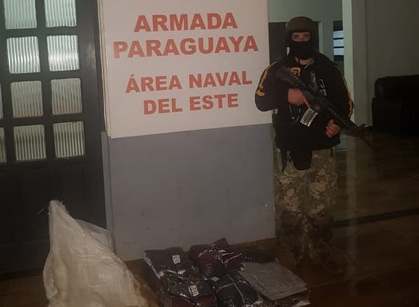 Marinos incautan embarcación tras enfrentamiento