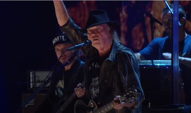 Rockero quiere querellar a Donald Trump