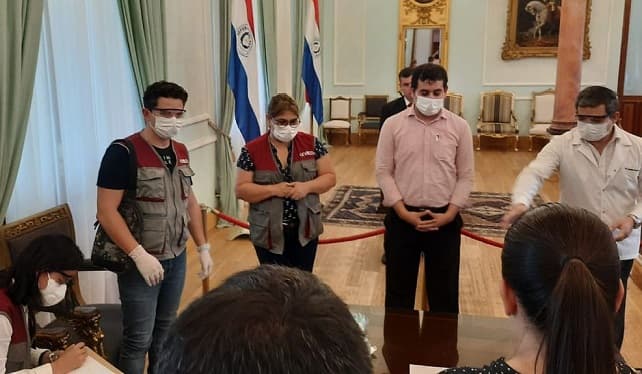 Funcionarios de MITIC que cubrían Palacio dieron positivo, confirman