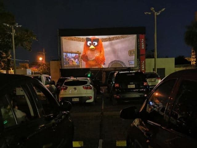 Autocines seguirán funcionando