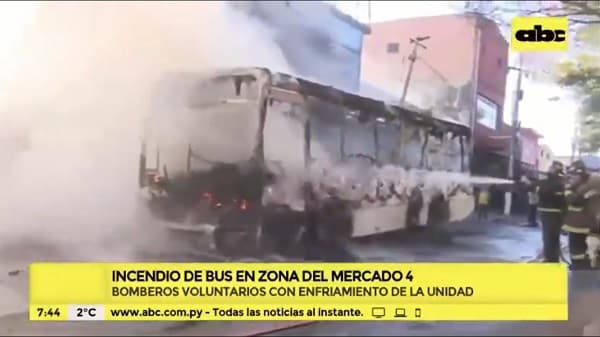 Bus arde en llamas en zona del Mercado 4