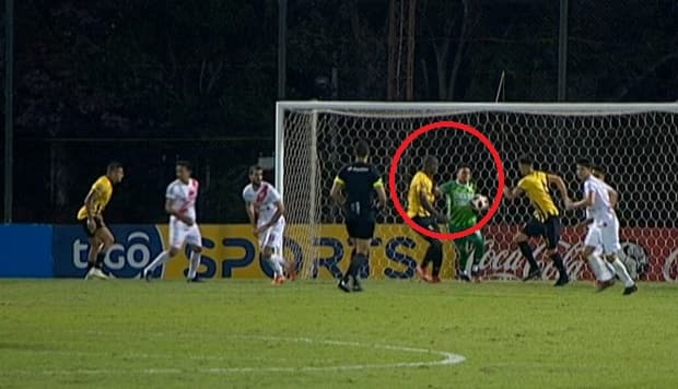 Elizondo reconoce que no debió ser penal ni roja