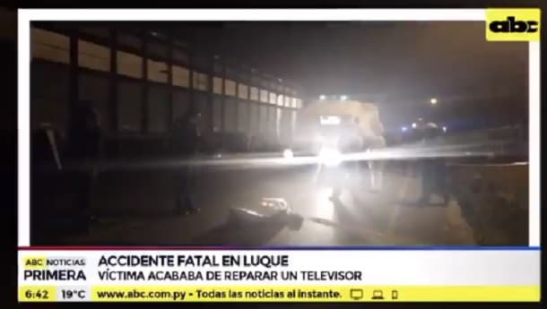 Motociclista muere tras embestir contra un tractocamión