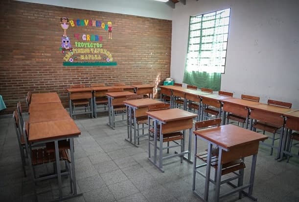 Mejoran infraestructura de instituciones educativas aprovechando ausencia de alumnos