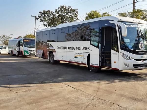 Unos 70 connacionales llegan al país desde Argentina