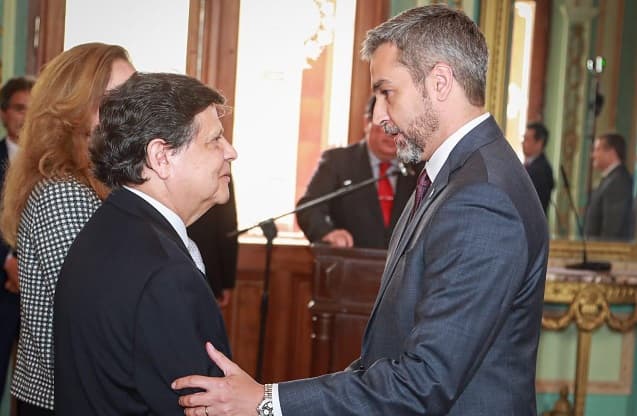 Euclides recibe visita de Abdo Benítez en el hospital