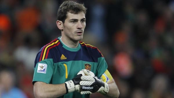 Iker Casillas anuncia su retiro del fútbol