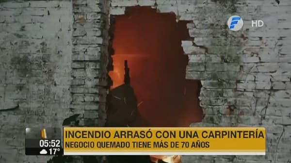 Incendio consumo antiguo depósito de madera en Asunción