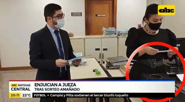 Jueza del sorteo “amañado” es enjuiciada por el Jurado