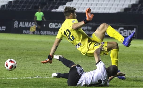 Libertad gana y se vuelve a meter en la pelea