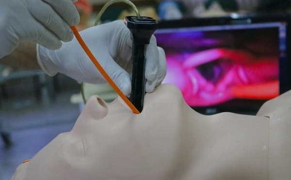 52 médicos egresan de formación en terapia intensiva