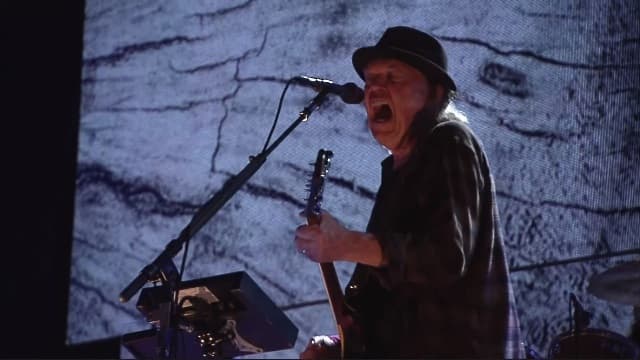 Se le hace difícil a Neil Young demandar a Trump