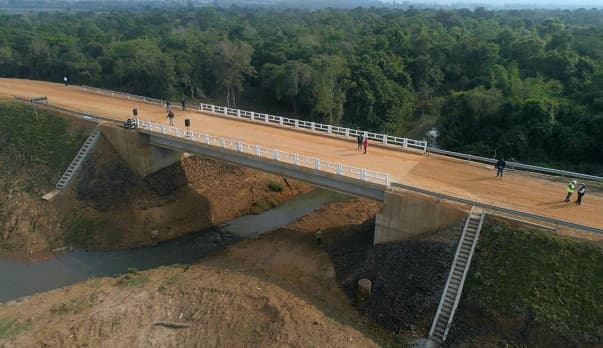 Inauguran obras viales y entregan decenas de viviendas en Caazapá