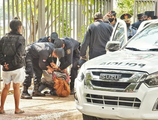 Estudiantes universitarias denuncian represión policial durante manifestación