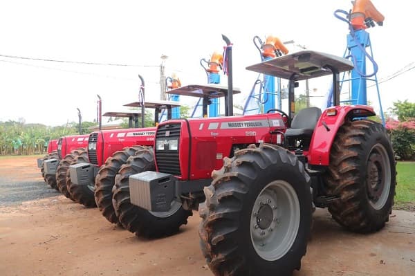 Entregan insumos y equipos a productores de banana