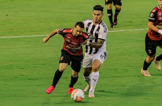 Libertad se deja remontar y pierde en Venezuela