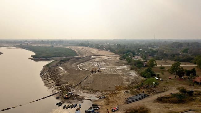 Defensa Costera de Pilar avanza con refulado, drenaje y relleno hidráulico