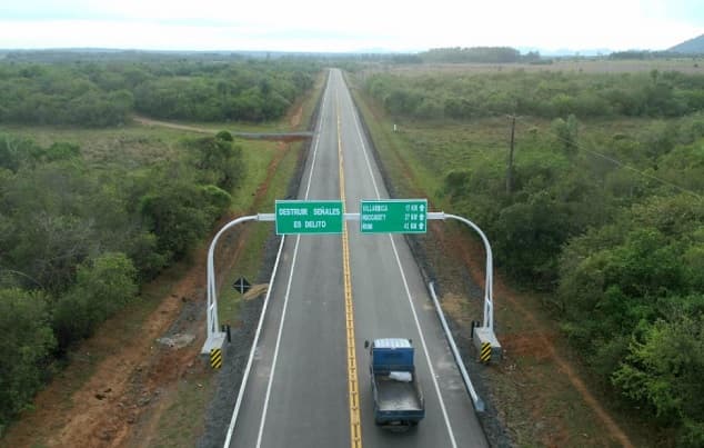 Abdo Benítez afirma que cumple promesa al dotar de rutas a Itapé