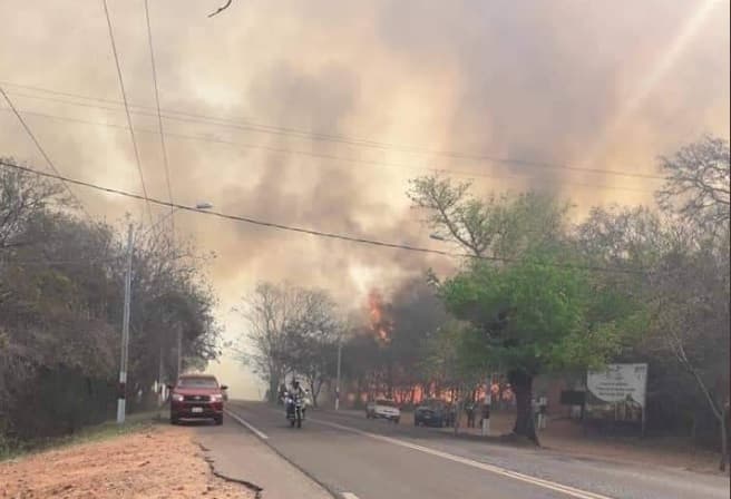 Incendio está fuera de control en zona del Cerro Kõi