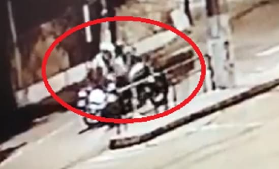 Joven busca a motociclista que la manoseó en un semáforo