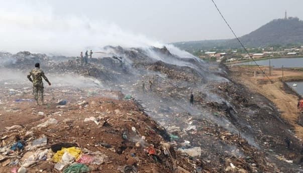 Militares se unen a la lucha contra las llamas en Cateura