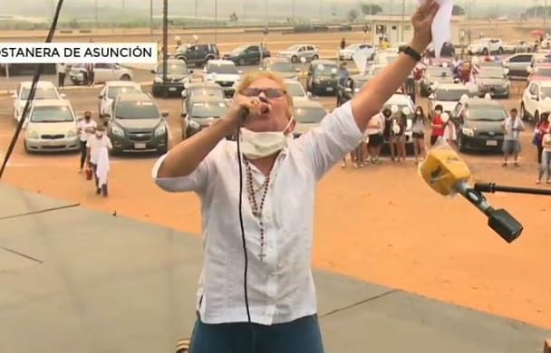 Desgarrador pedido de rodillas por la libertad de secuestrados