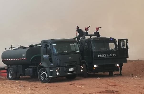 Varias instituciones se unen en la lucha contra el incendio en Cateura