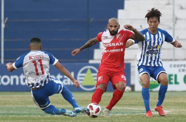 River saca importante triunfo ante 12 de Octubre