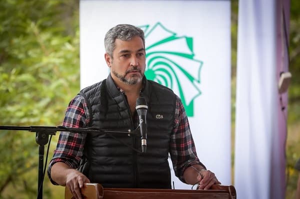 Abdo Benítez descarta reelección, pero dice que seguirá en la política