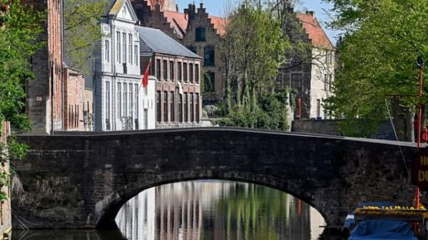 Bélgica instaura toque de queda por aumento de casos de Covid-19