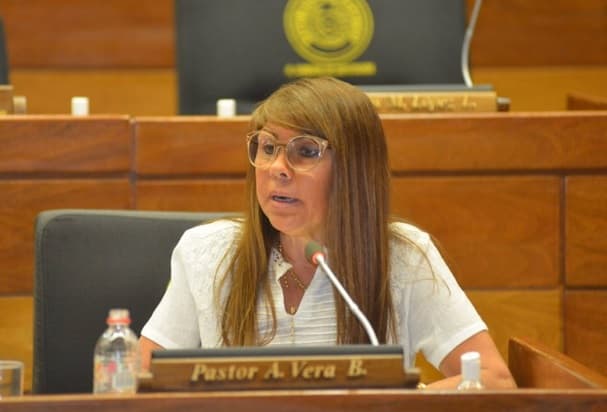 Presentarán pedido de pérdida de investidura de Celeste Amarilla