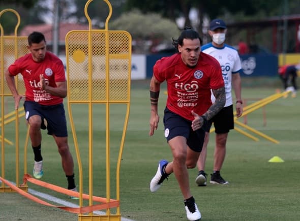 La Albirroja tiene equipo casi confirmado para medir a Perú