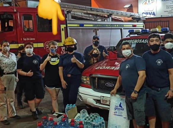 Sol Cartes ayuda a bomberos y recuerdan antecedentes de deforestación