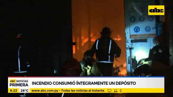 Incendio de gran magnitud consume depósito de productos de limpieza