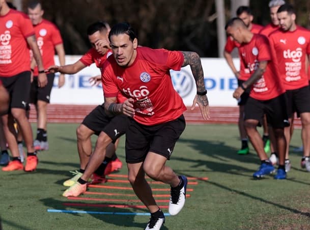 La Albirroja parte rumbo a Venezuela