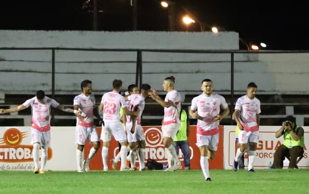 Guaireña triunfa ante Olimpia en emotivo partido