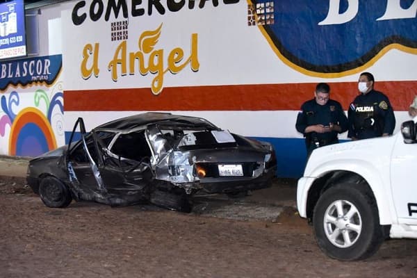 Vuelco en Capiatá deja tres heridos y daños materiales