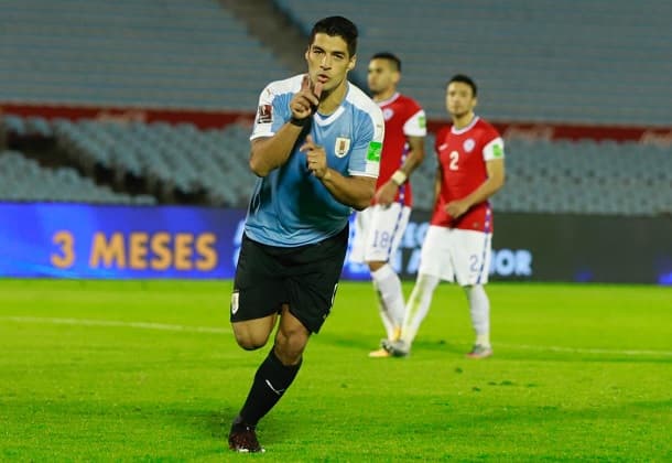 Uruguay arranca ganando con polémica de Eber Aquino