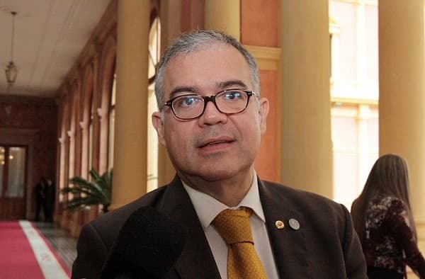 Ullón dice que Nenecho busca desviar la atención al hablar de política