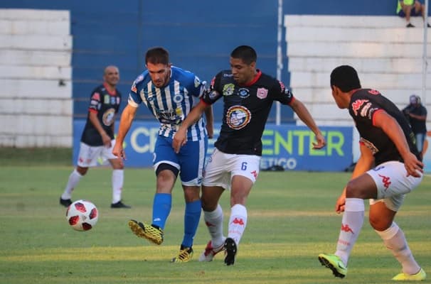San Lorenzo vence sobre la hora en duelo por no descender