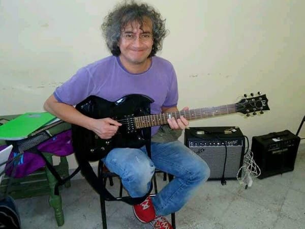 Chaparro necesita de un costoso tratamiento y artistas se unen para ayudarlo