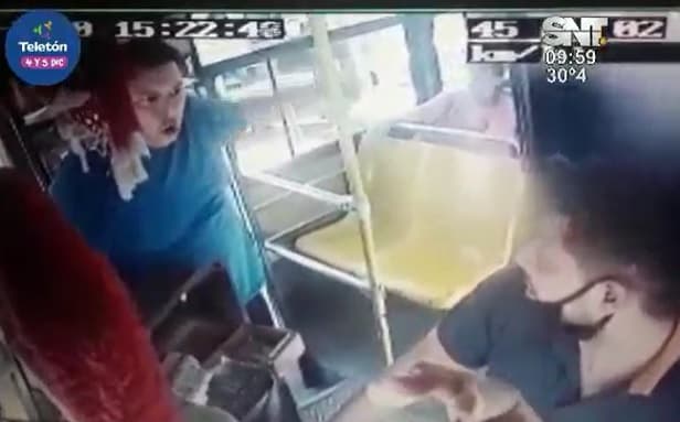 Chofer de bus sufre golpiza tras roce